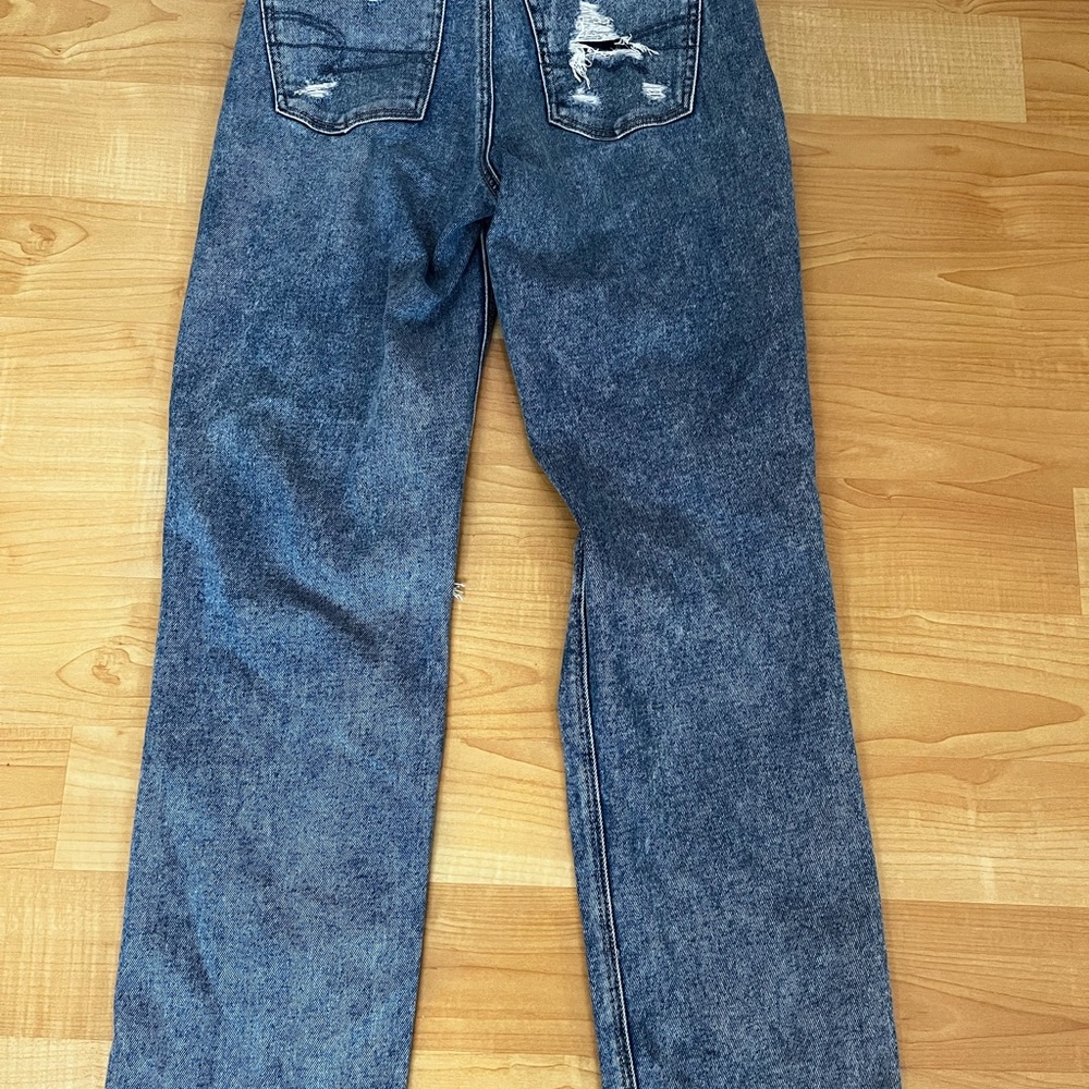 American Eagle Ripped High Rise Jeans - Picture 5 of 5